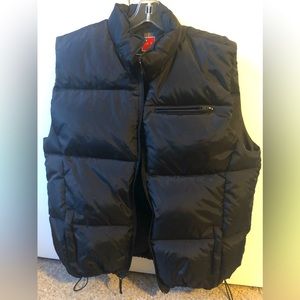 Men’s black puffer vest. Large EUC
